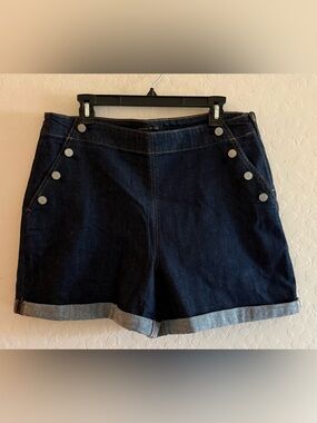 Banana Republic, 32/14, denim sailor shorts featuring silver button details